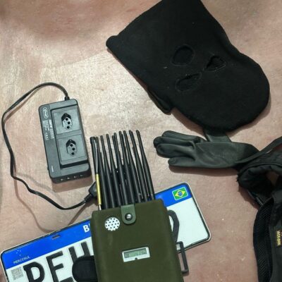 Polícia Militar e PRF interceptam veículo vindo de Natal com armas e materiais ilícitos em Currais Novos; confronto resulta em suspeito ferido e outro preso