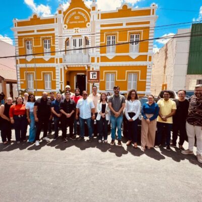 Currais Novos entrega equipamentos de transporte a Secretarias