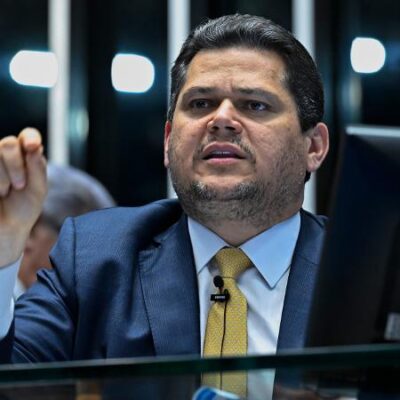 Alcolumbre critica governo por atraso na indicação de Jorge Messias ao STF