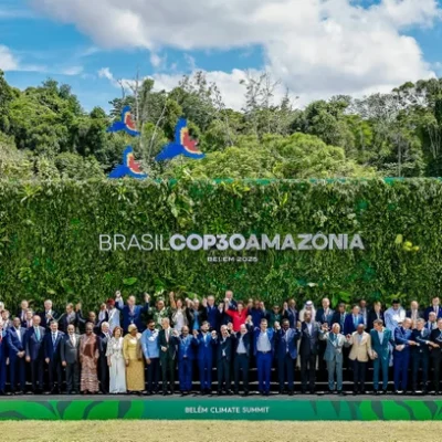 Autoridades posam para foto de família na COP30 em Belém