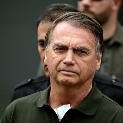 Bolsonaro alega surto medicamentoso na audiência de custódia por tornozeleira violada