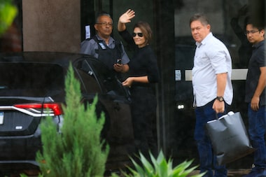 Bolsonaro atrai 40 pessoas em 2 dias preso com spray de pimenta e visita de Michelle