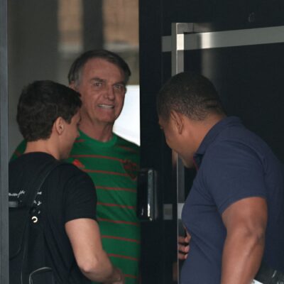 Bolsonaro inicia cumprimento de pena de 27 anos e passa por audiência de custódia