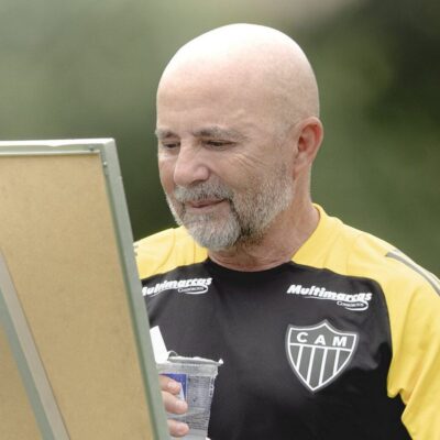 Bolsonaro é condenado a 27 anos de prisão em regime fechado por plano de golpe