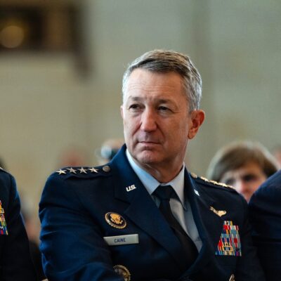 Chefe Militar dos EUA visita base no Caribe em meio a tensão com Venezuela