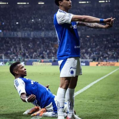 Cruzeiro vence Corinthians por 3 a 0 e garante vaga direta na Libertadores