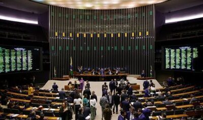 Câmara aprova projeto que amplia progressivamente licença-paternidade para 20 dias