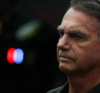 Defesa de Bolsonaro recorre ao STF contra pena de 27 anos por tentativa de golpe