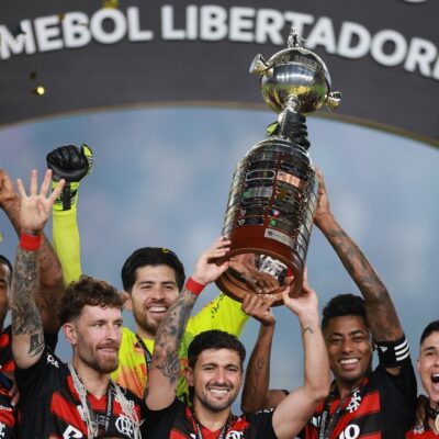 Diálogos de Bruno Henrique captados antes de erguer taça da Libertadores