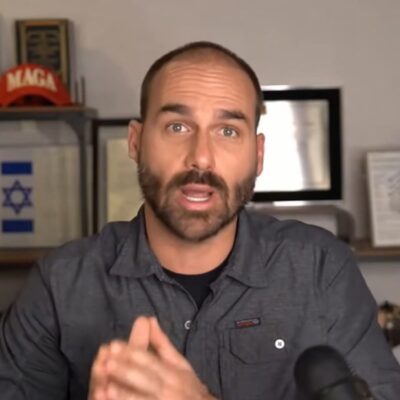 Eduardo acusa Moraes de tentar eliminar Bolsonaro e impor nome sem sobrenome em 2026