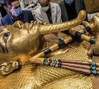 Egito inaugura Grande Museu Egípcio próximo às pirâmides de Gizé