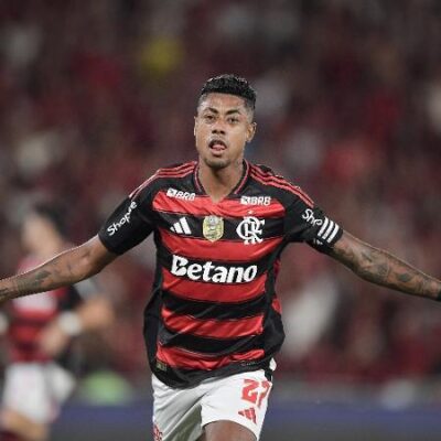 Flamengo vence Sport por 3 a 0 e mantém liderança do Brasileirão