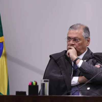 Flávio Dino cita periculosidade de Bolsonaro ao votar por manutenção da prisão preventiva