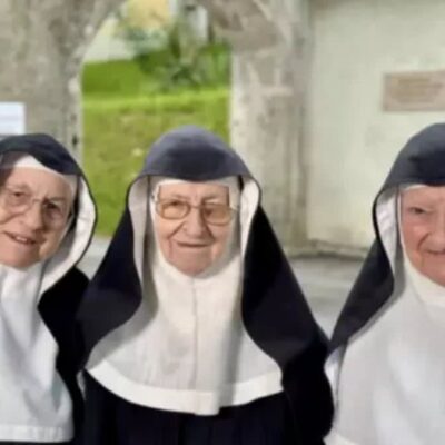 Freiras desafiam Igreja e retornam ao convento após remoção forçada
