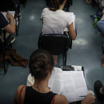 Fuvest 2026 apresenta interdisciplinaridade e aborda Caetano Veloso e uberização