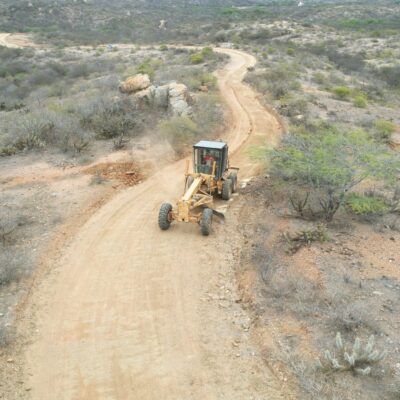 Prefeitura de Currais Novos avança na recuperação das estradas vicinais e já garante mais de 1.600 km de vias melhoradas no campo