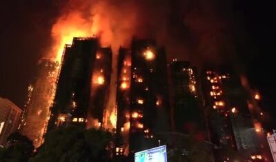 Incêndio em Hong Kong dura mais de 30 horas e já deixa 94 mortos