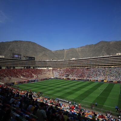 Início da final da Libertadores entre Palmeiras e Flamengo é adiado em 15 minutos