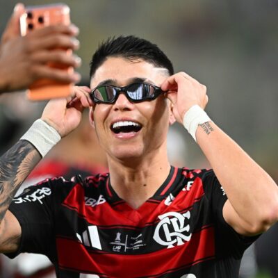Luiz Araújo celebra quarto título da Libertadores do Flamengo e provoca Palmeiras