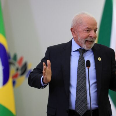 Lula evita comentar prisão de Bolsonaro e diz que não afeta relação com Trump