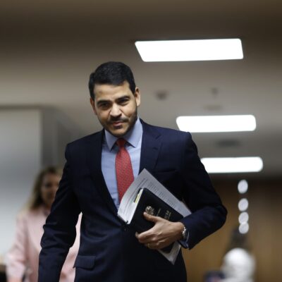 Lula indica Jorge Messias para vaga de Barroso no STF