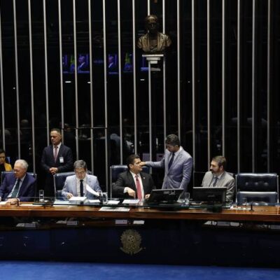 Lula participa da cúpula Celac-UE para debater movimentação militar dos EUA