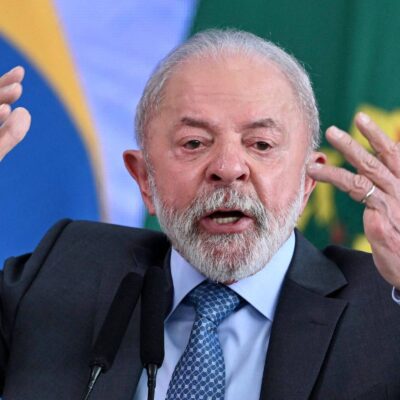 Lula propõe redução da jornada e isenção total da PLR em evento no Planalto
