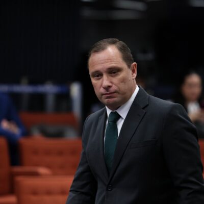 Mauro Cid participa de audiência no STF e tornozeleira eletrônica é retirada