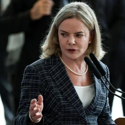 Ministra Gleisi rebate críticas de Alcolumbre sobre relação Governo-Senado