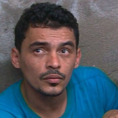 Moradores protestam após operação com 121 mortos no Rio de Janeiro