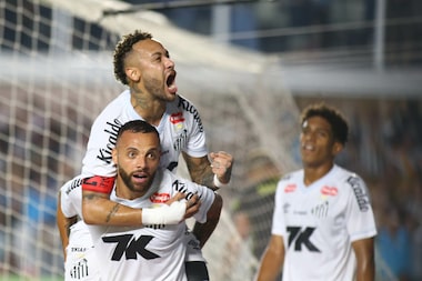 Neymar lidera Santos em vitória que tira time da zona de rebaixamento