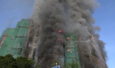 Número de mortos no incêndio em prédios de Hong Kong sobe para 55