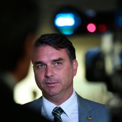 PSOL protocola notícia-crime contra Flávio Bolsonaro por incitação ao crime