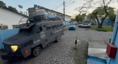 Polícia realiza operação contra Comando Vermelho na Vila Kennedy, RJ