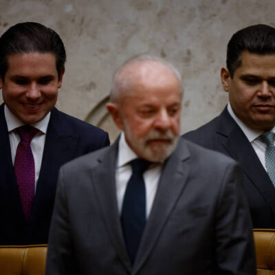 Presidentes do Senado e da Câmara faltam à sanção de isenção do IR e revelam crise