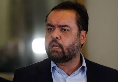 Relatora do TSE vota para cassar mandato de Cláudio Castro no Rio