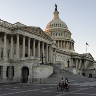 Senado dos EUA aprova acordo preliminar para encerrar shutdown de 40 dias