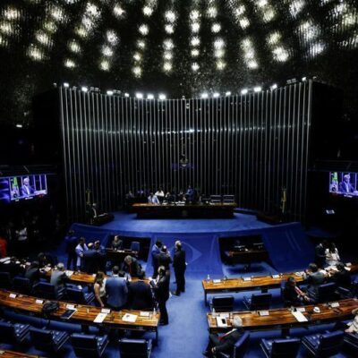 Senado isenta IR até R$ 5 mil; BC mantém juros em 15% ao ano