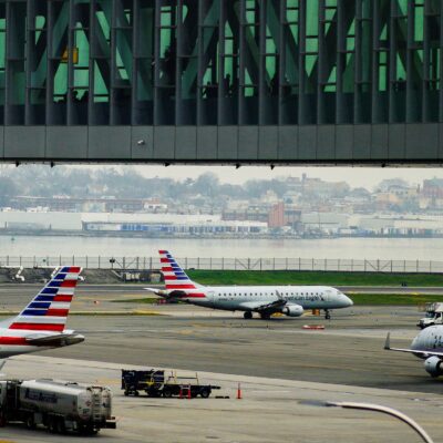 Shutdown nos EUA: cancelamento de voos e impacto em serviços públicos