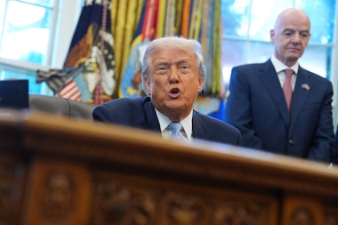 Trump assina lei para divulgação parcial dos arquivos sobre Jeffrey Epstein