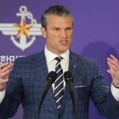 Trump recebe planos militares para possíveis ações na Venezuela