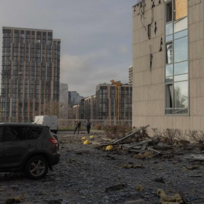 Ucrânia e EUA avançam em plano de paz enquanto Rússia ameaça boicotar