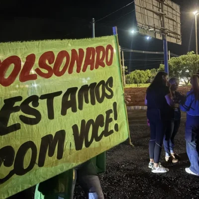 Vigília em Brasília mantém orações mesmo após prisão de Bolsonaro