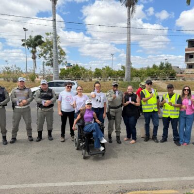 SMTT participa de blitz educativa pelo fim da violência contra a mulher