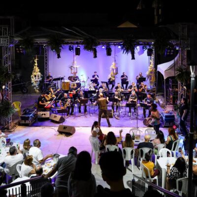 Concerto da SESI Big Band leva música e emoção a praça pública em Santa Cruz