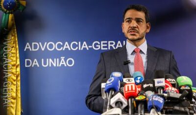 AGU de Messias pede revisão da suspensão da lei do impeachment