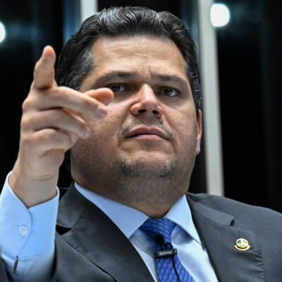 Alcolumbre adia sabatina de Messias para vaga no STF