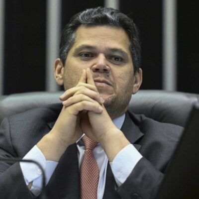 Alcolumbre intensifica confronto com Planalto sobre sabatina de Messias