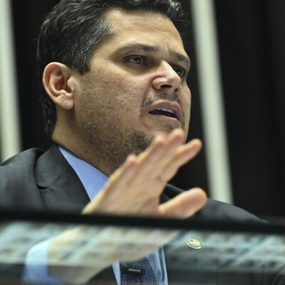 Aliados de Alcolumbre veem piora na relação com Lula após adiamento de sabatina