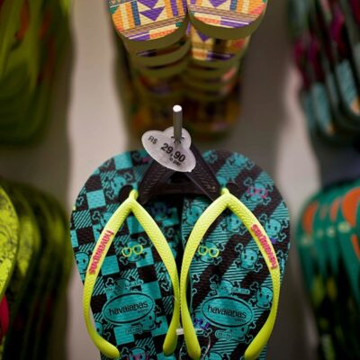 Alpargatas cai 3% após Eduardo Bolsonaro anunciar boicote à Havaianas